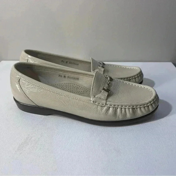 SAS METRO BEIGE PATENT LEATHER FLATS WOMEN'S SHOES SLIP-ON  CADUAL SIZE 9 1/5 - Picture 2 of 11